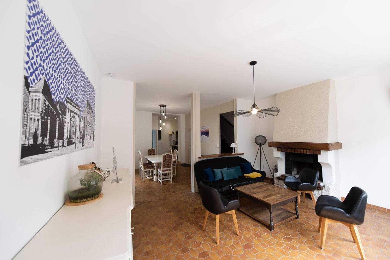 Logis - Hostellerie & Restaurant Du Marche Le Cateau-Cambresis Bagian luar foto